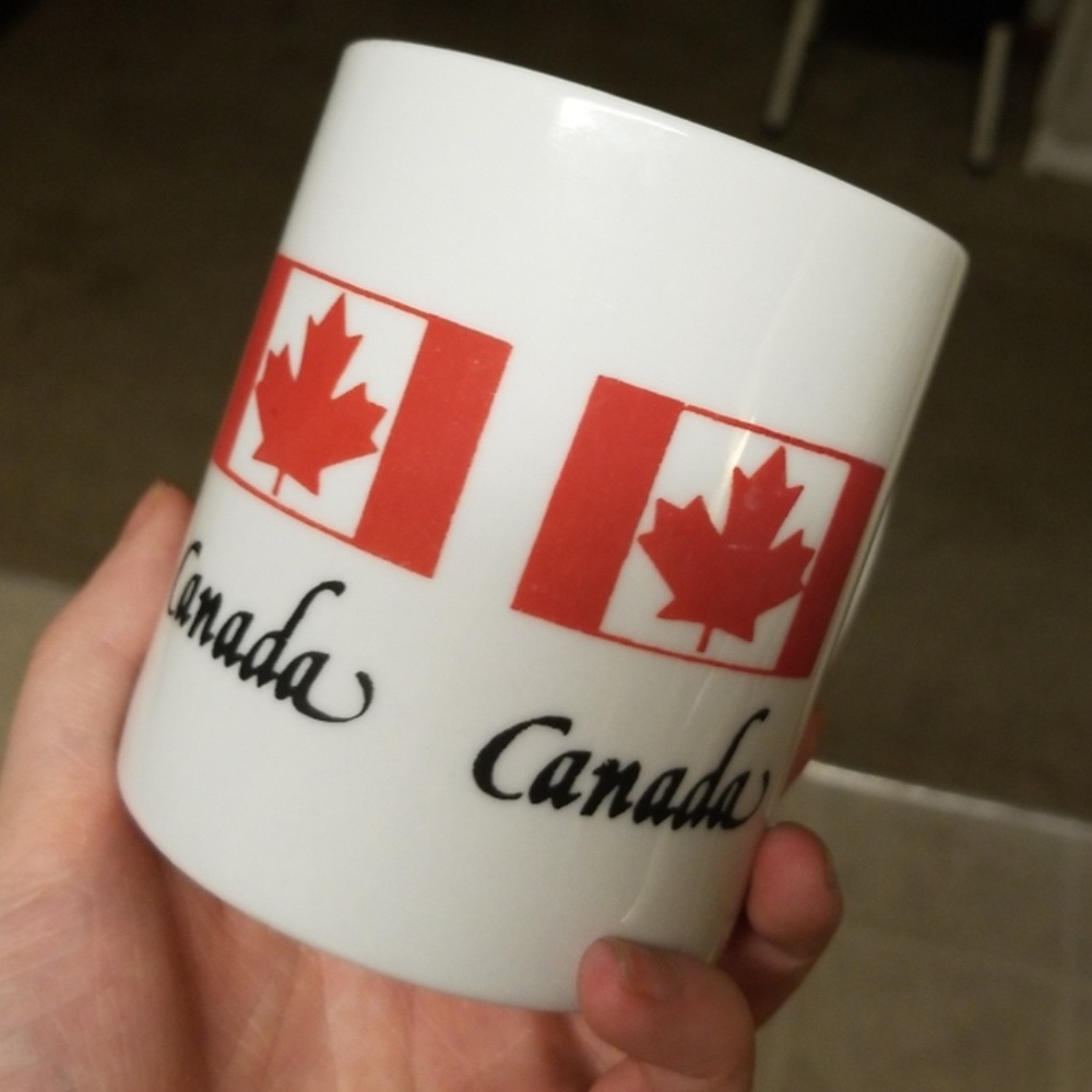 "Canada" mug w/ flag